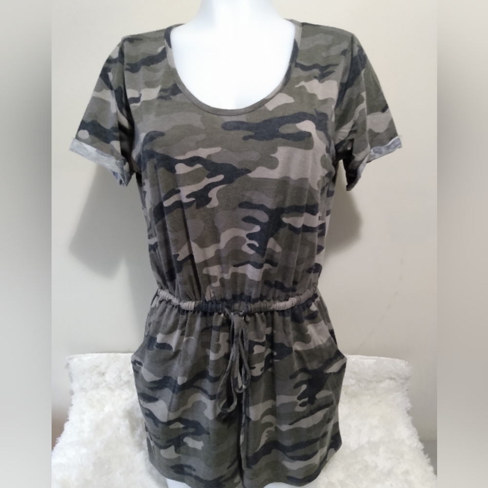 ❤️ HOST PICK ❤️ Cbrand Woman's size medium camo romper
